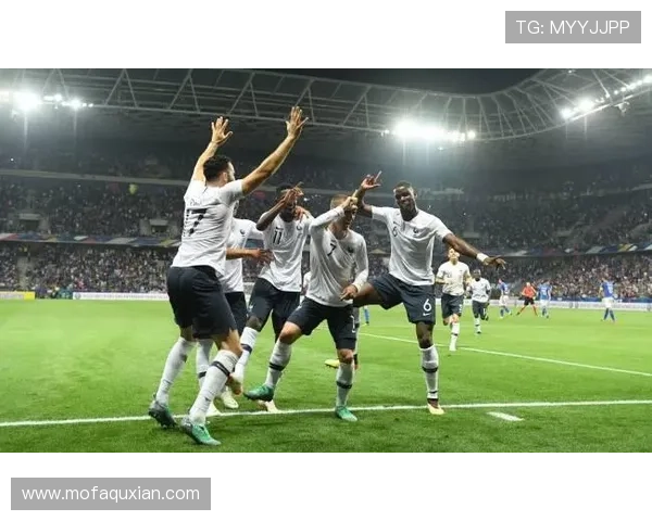 全球足球明星与顶级球队深度解析与推荐