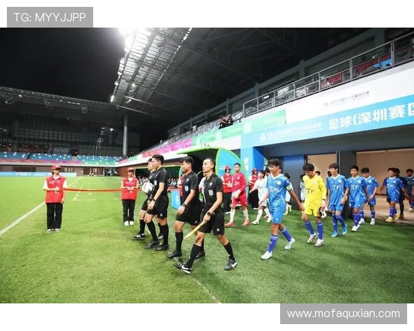 赛后分析:深圳足球队与广州足球队的团队协作表现与战术探讨 赛后分析:深圳足球队与广州足球队的团队协作表现与战术探讨