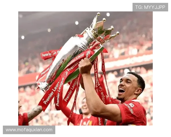 足球明星赛前祈祷动作视频揭秘信仰与胜利的力量