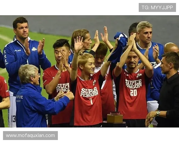 足球明星艺术家跨界之旅展现运动与艺术的完美融合